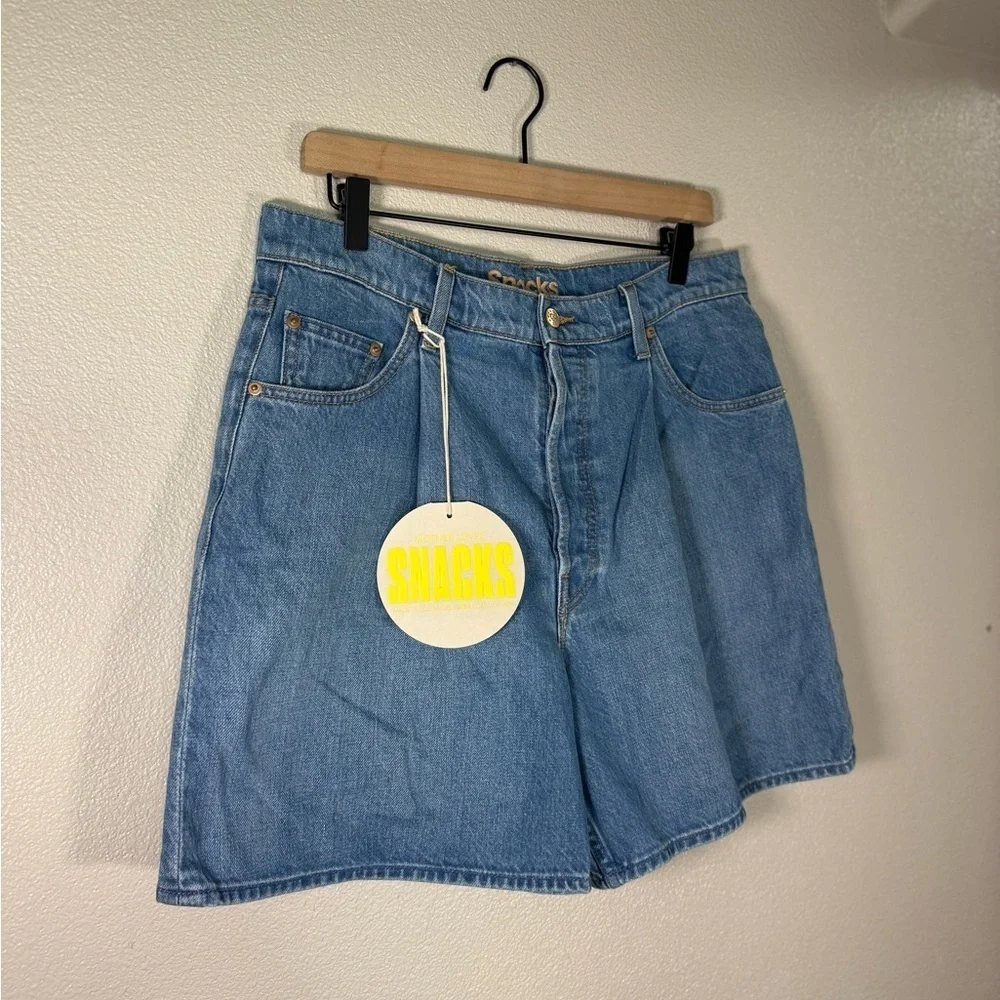 NWT Mother Snacks The Pleated Fun Dip Jean Short- Nothing else like it size 31
